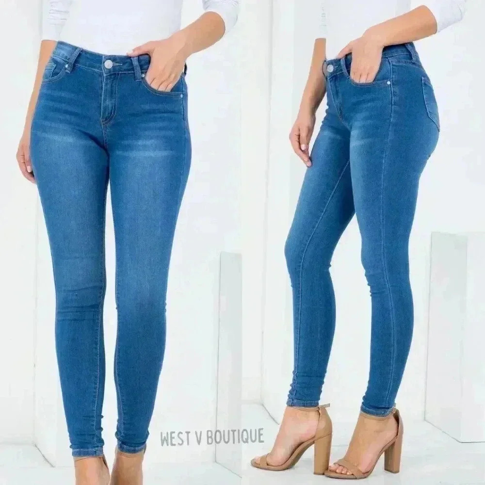 CLOSET CLOSEDOWN ⚠️🚨High Rise Medium Denim Stretchy Straight Leg Skinny Jeans